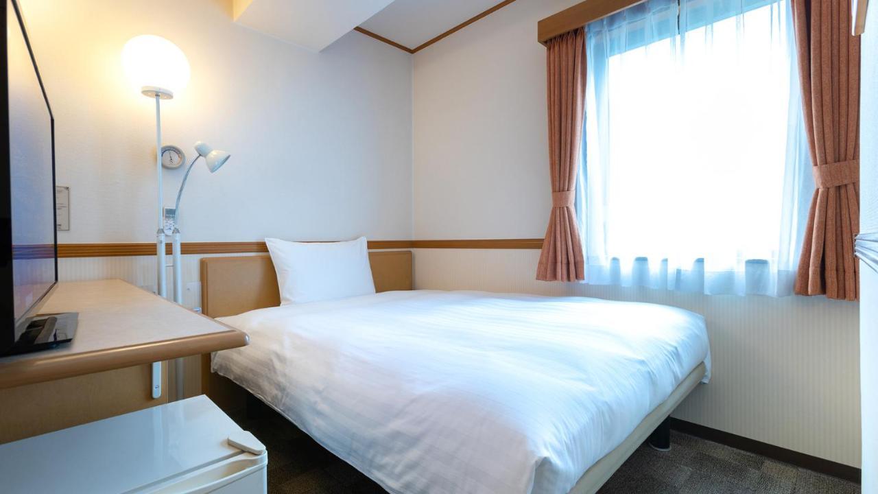 Toyoko Inn Okinawa Naha Asahibashi Ekimae Exteriör bild