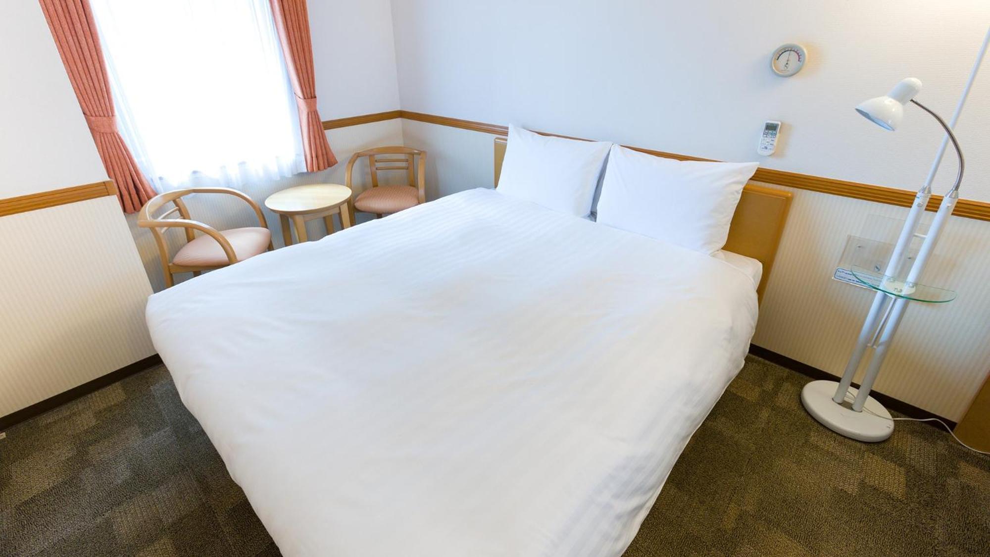 Toyoko Inn Okinawa Naha Asahibashi Ekimae Rum bild