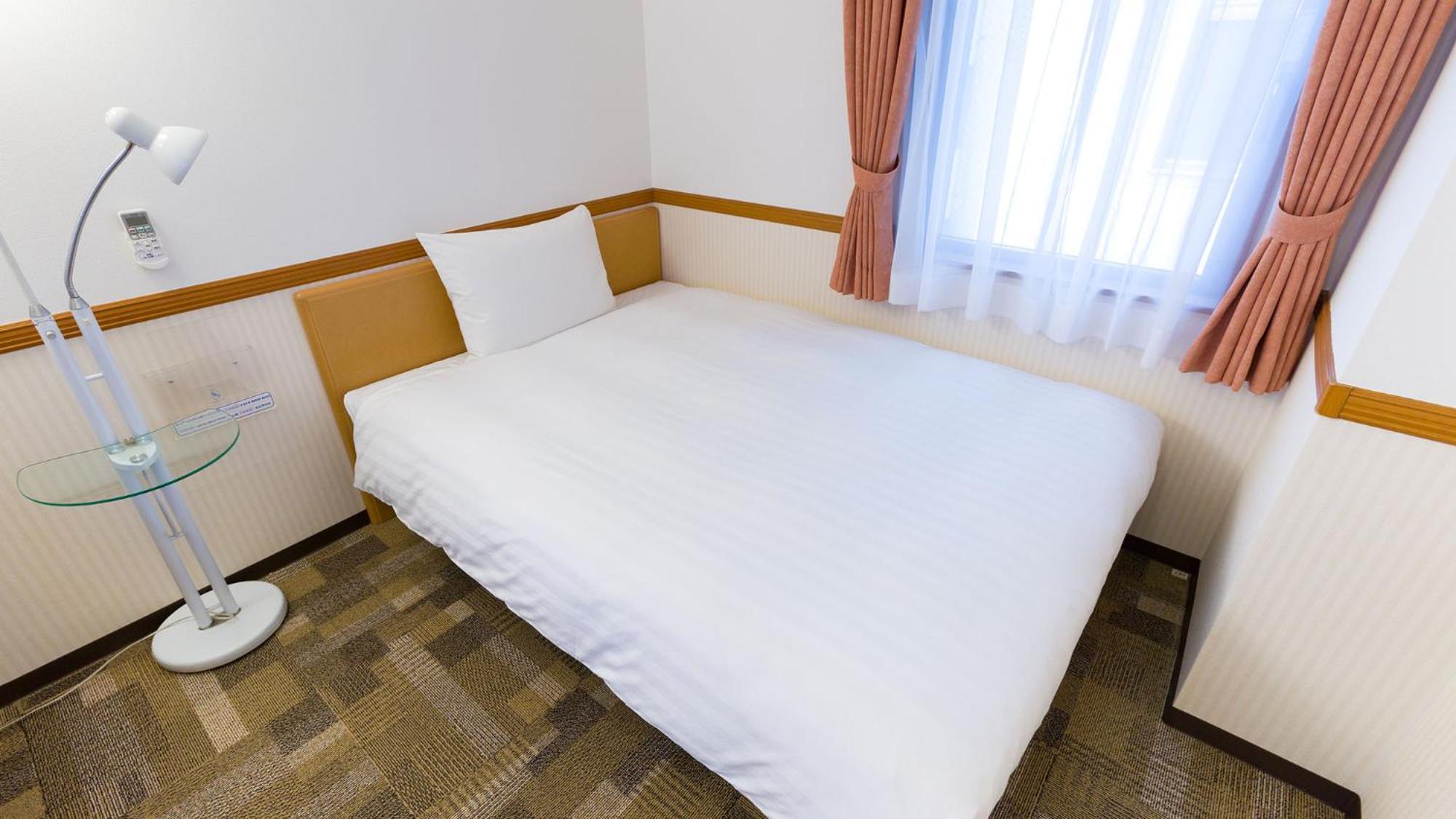 Toyoko Inn Okinawa Naha Asahibashi Ekimae Rum bild