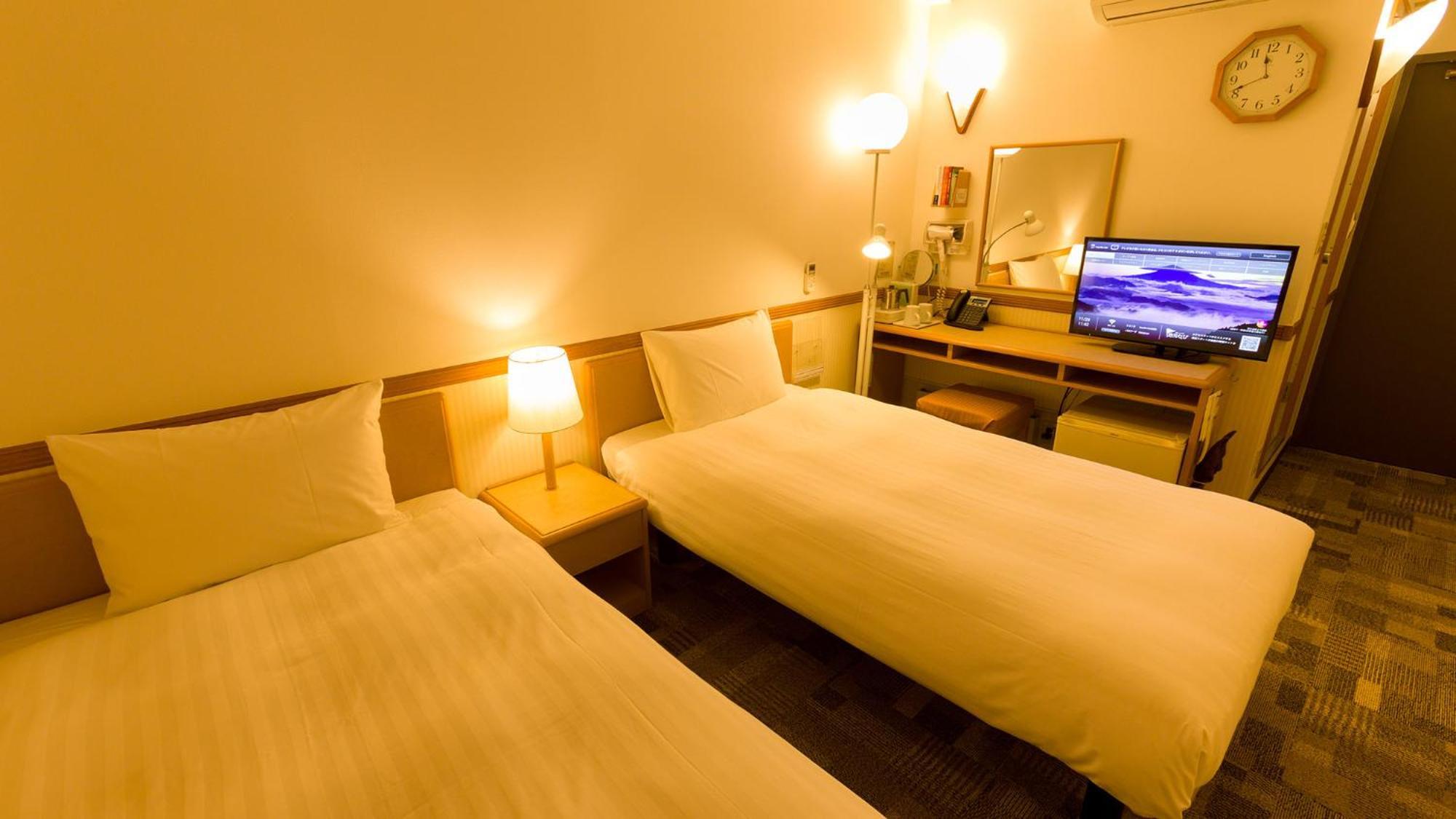 Toyoko Inn Okinawa Naha Asahibashi Ekimae Rum bild