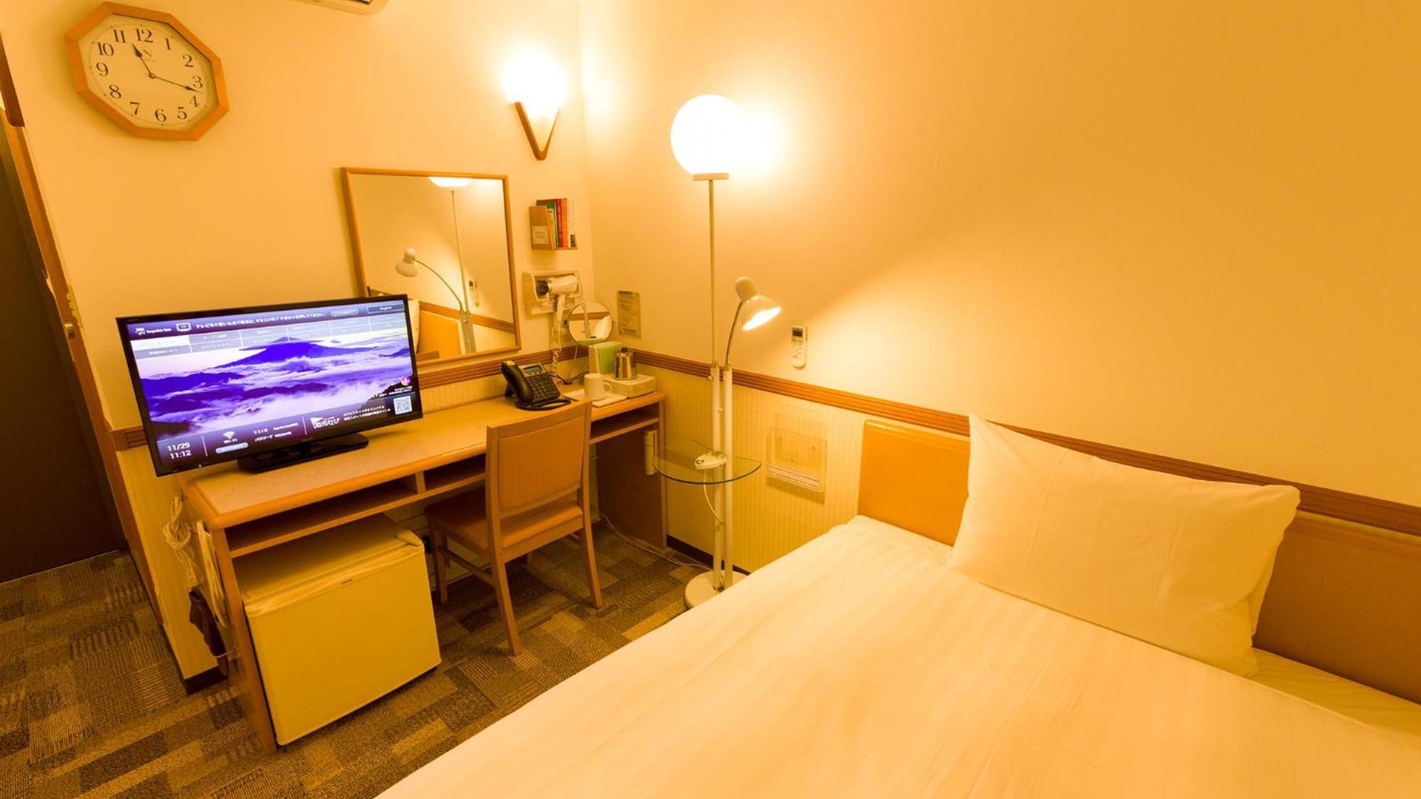 Toyoko Inn Okinawa Naha Asahibashi Ekimae Rum bild
