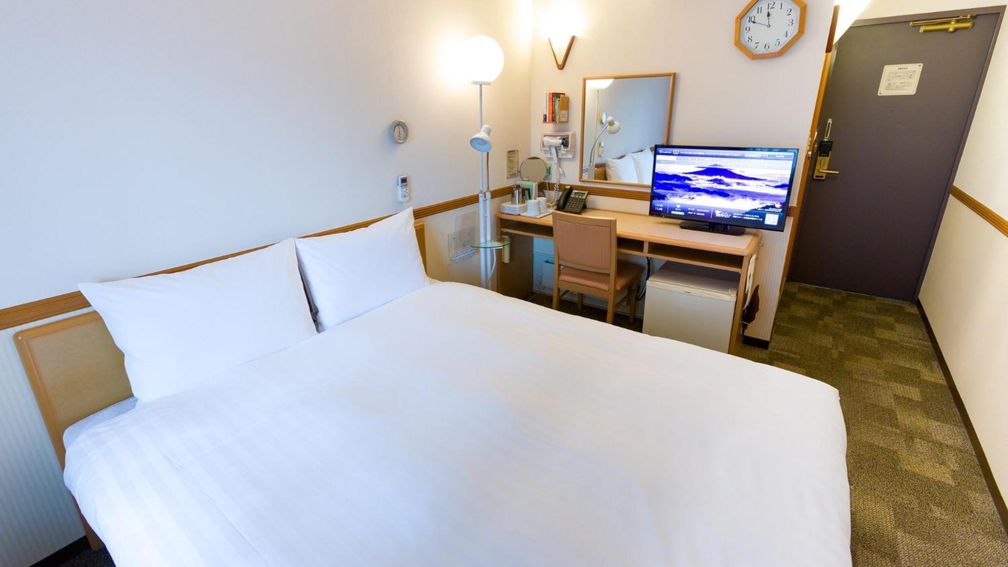 Toyoko Inn Okinawa Naha Asahibashi Ekimae Rum bild