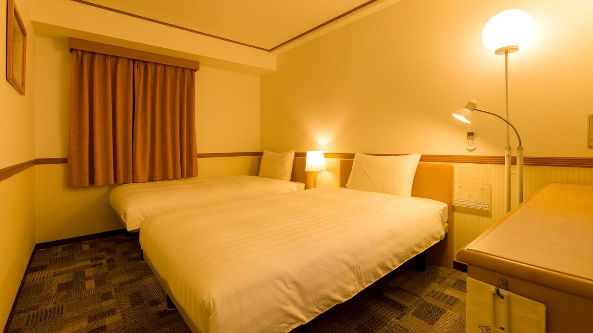 Toyoko Inn Okinawa Naha Asahibashi Ekimae Rum bild