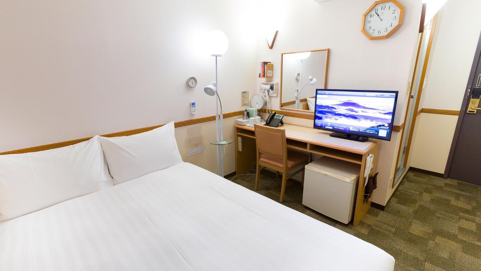 Toyoko Inn Okinawa Naha Asahibashi Ekimae Rum bild