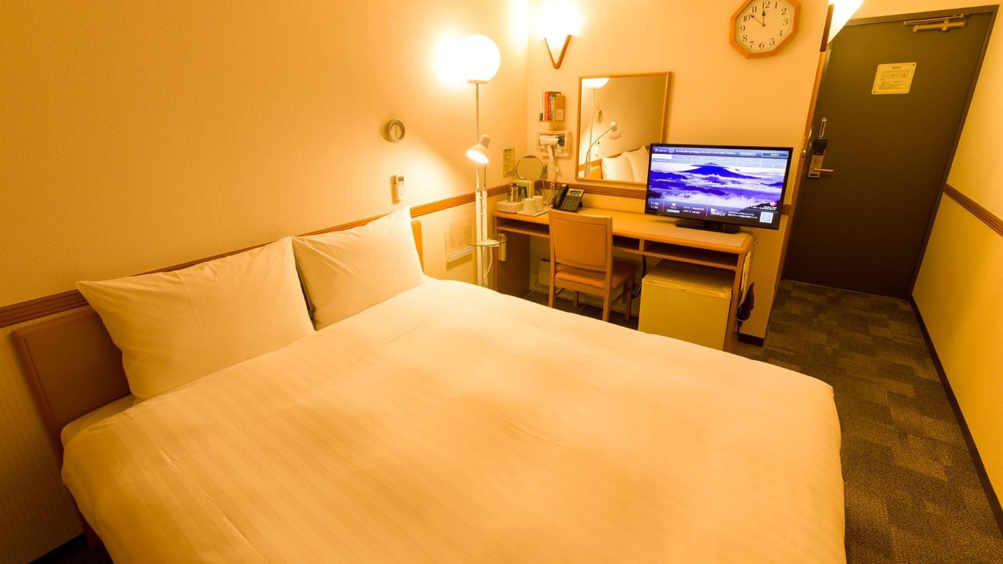 Toyoko Inn Okinawa Naha Asahibashi Ekimae Rum bild