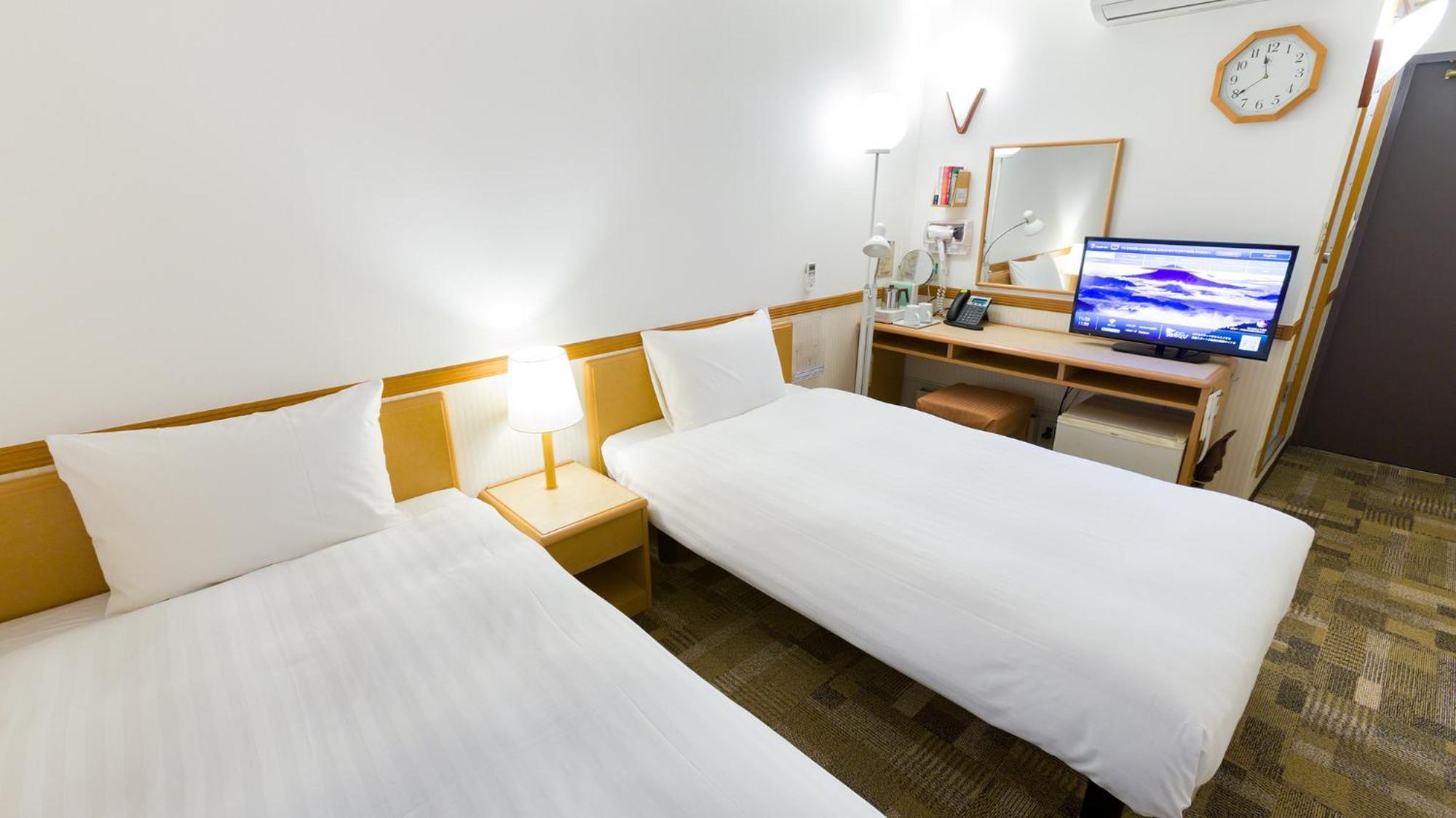Toyoko Inn Okinawa Naha Asahibashi Ekimae Rum bild