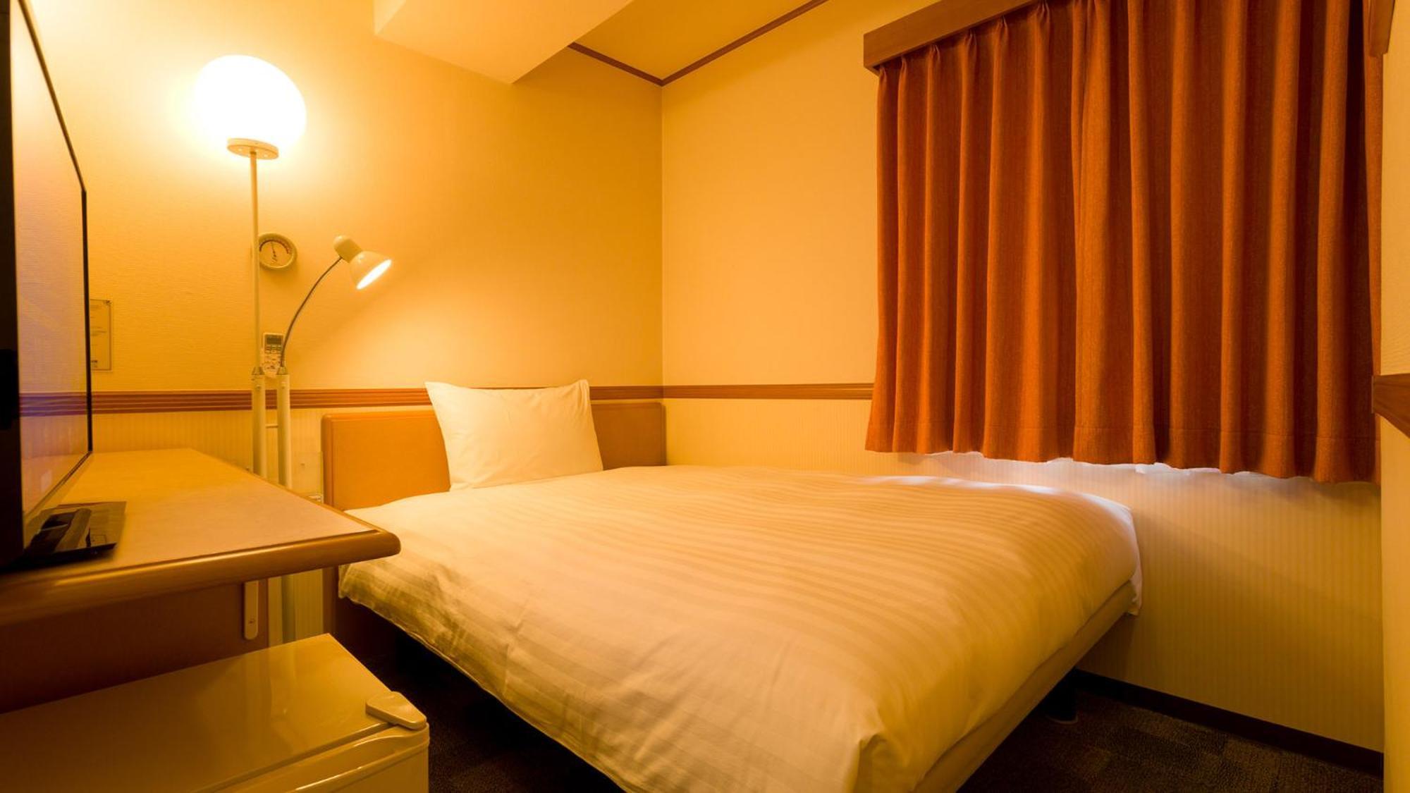 Toyoko Inn Okinawa Naha Asahibashi Ekimae Rum bild