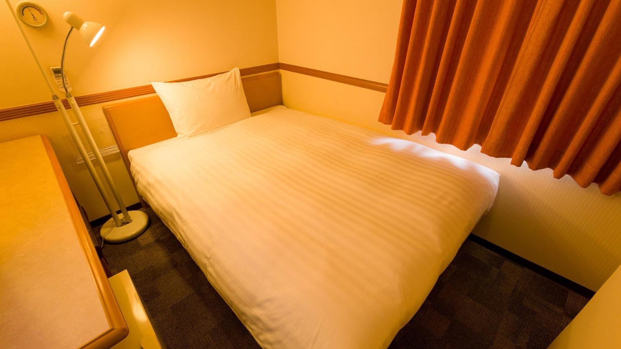 Toyoko Inn Okinawa Naha Asahibashi Ekimae Rum bild