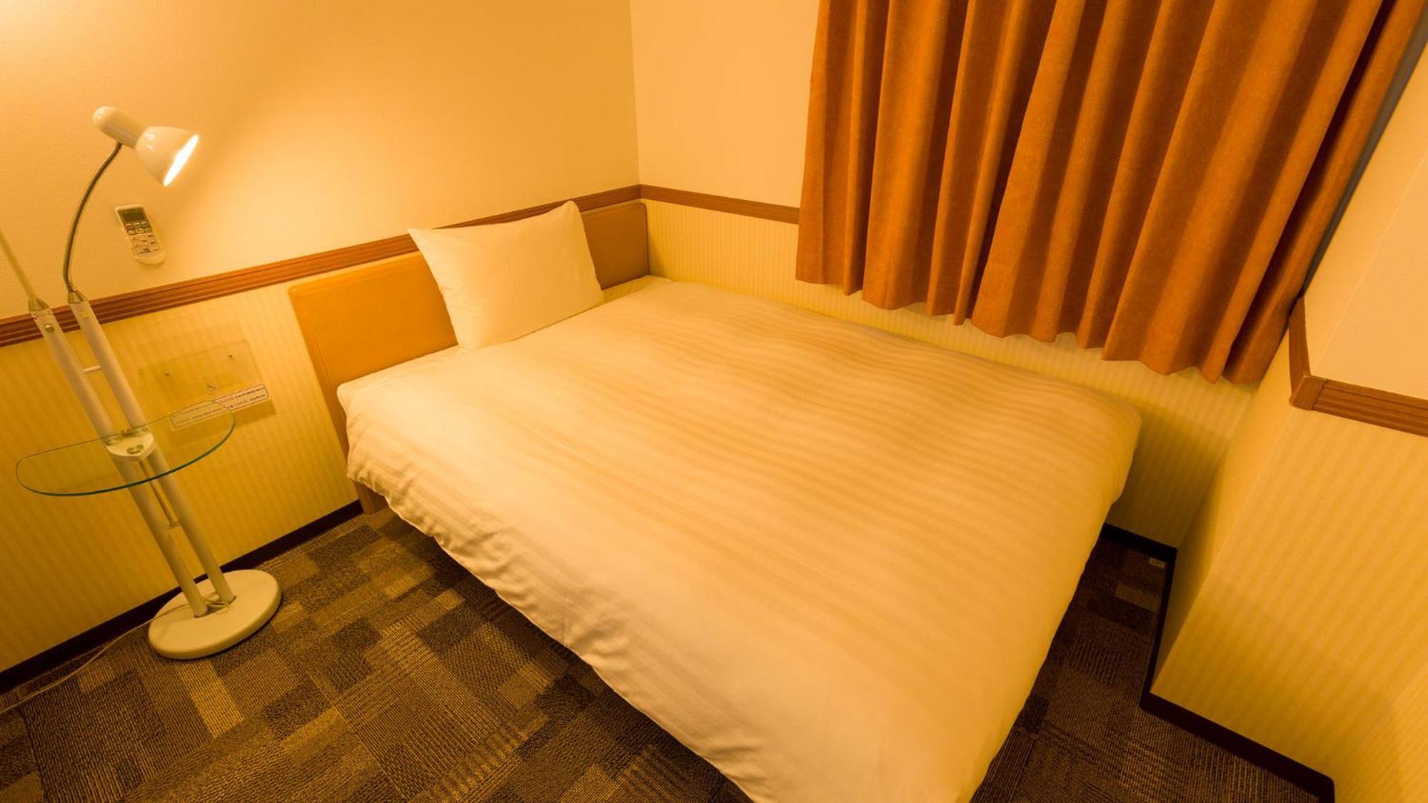 Toyoko Inn Okinawa Naha Asahibashi Ekimae Rum bild