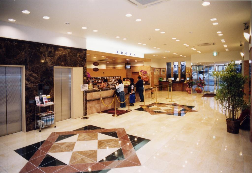 Toyoko Inn Okinawa Naha Asahibashi Ekimae Exteriör bild