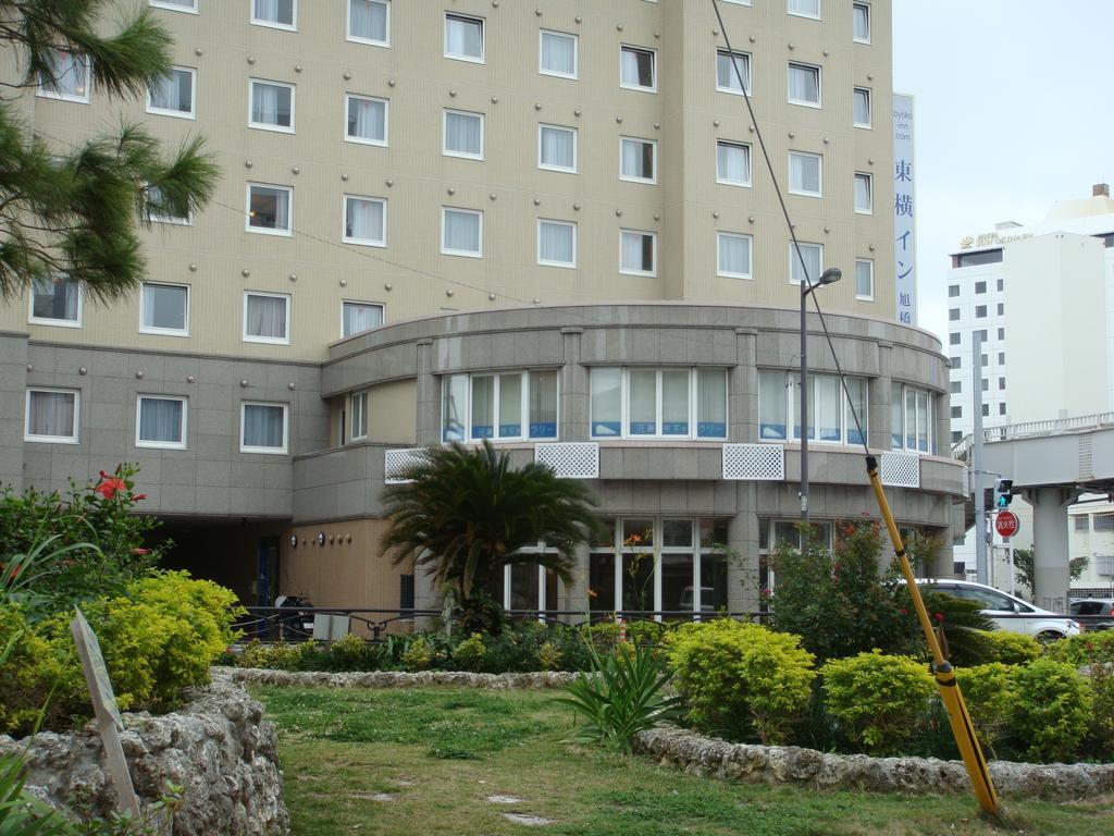 Toyoko Inn Okinawa Naha Asahibashi Ekimae Exteriör bild