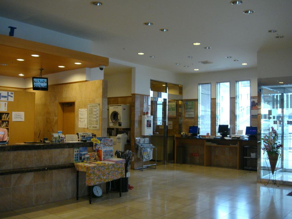 Toyoko Inn Okinawa Naha Asahibashi Ekimae Exteriör bild